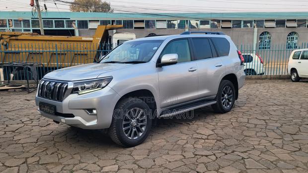 Toyota Land Cruiser Prado 2018 Silver