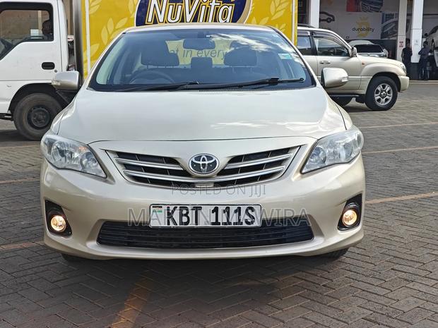 Toyota Corolla 2012 Gold