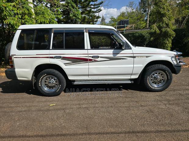 Mitsubishi Pajero 3.0 2011 White