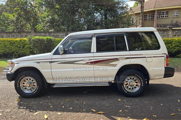Mitsubishi Pajero 2011 White