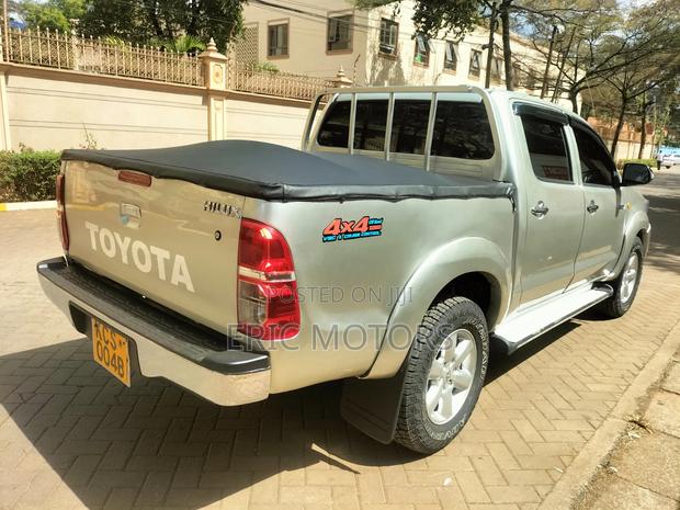 Toyota Hilux 2012 Beige