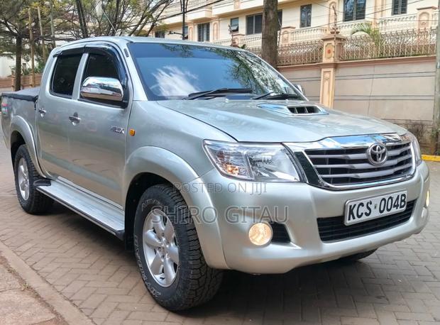 Toyota Hilux 2013 Silver