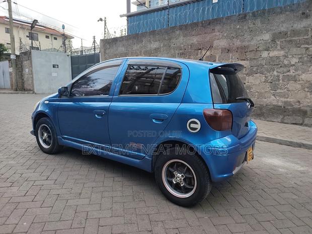 Toyota Vitz 2004 Blue