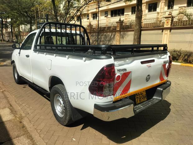 Toyota Hilux 2017 White