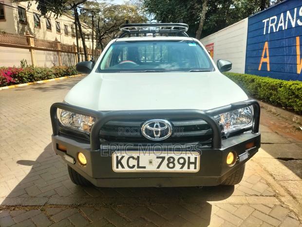 Toyota Hilux 2017 White