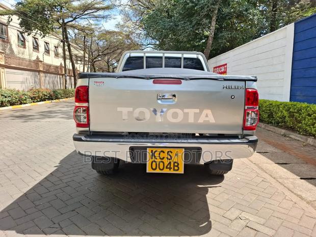 Toyota Hilux 2011 Silver