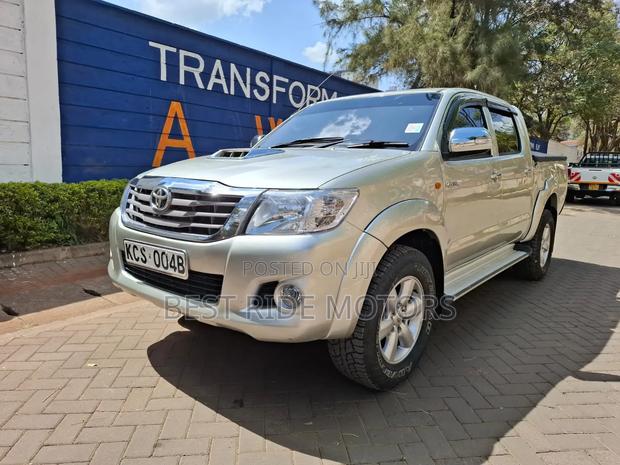 Toyota Hilux 2011 Silver