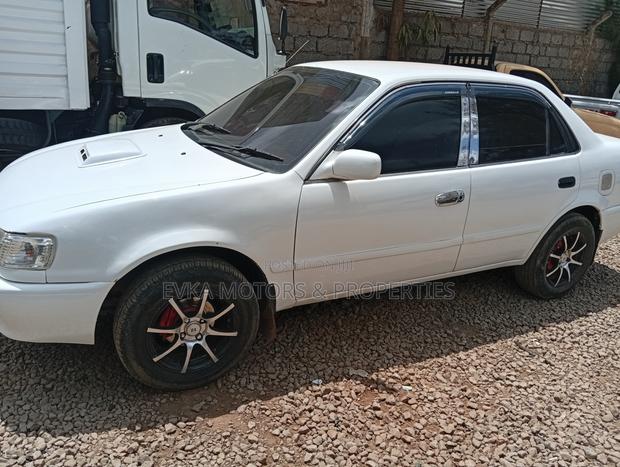 Toyota Corolla 2001 White
