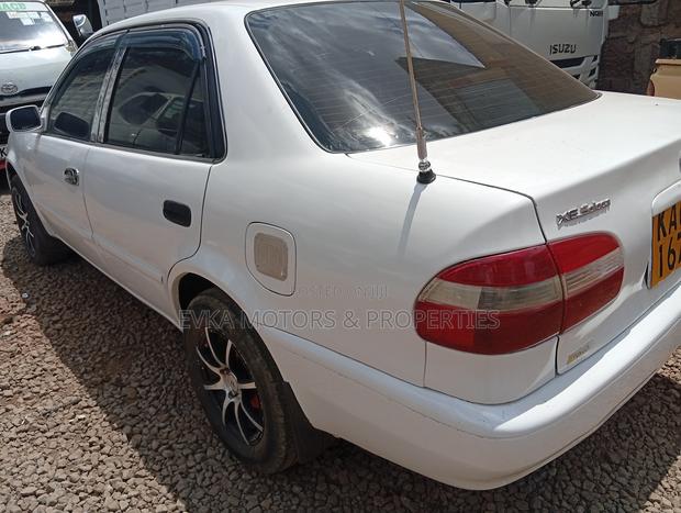 Toyota Corolla 2001 White