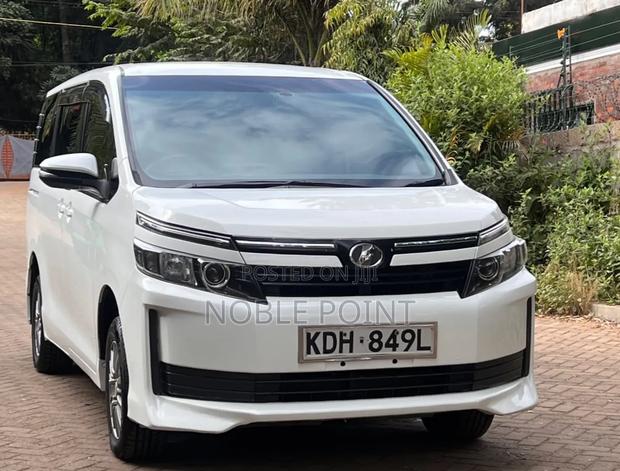 Toyota Voxy 2016 White