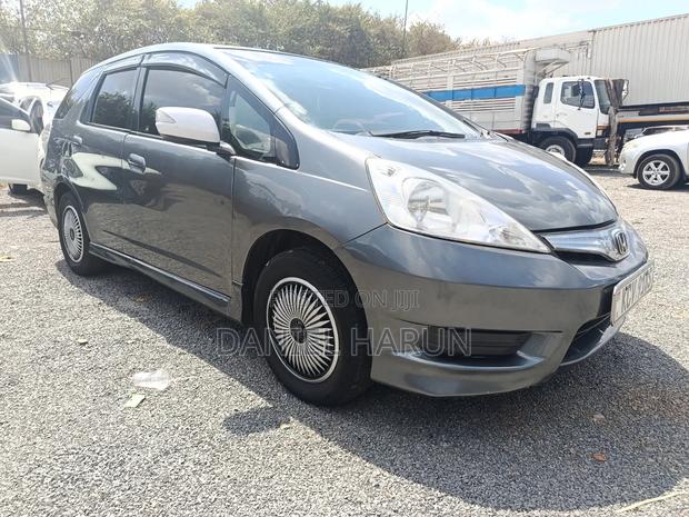 Honda Fit Shuttle 1.3 Hybrid 2WD 2012 Silver