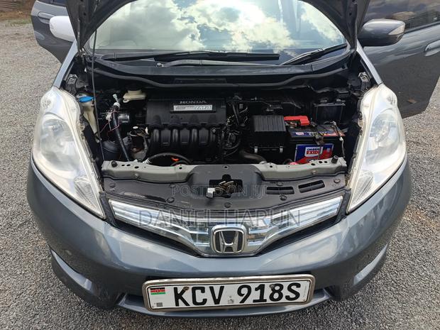 Honda Fit Shuttle 1.3 Hybrid 2WD 2012 Silver