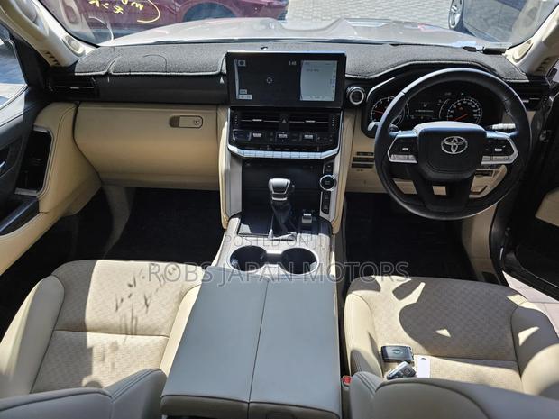 Toyota Land Cruiser 3.3 Diesel 4WD 2022 Silver