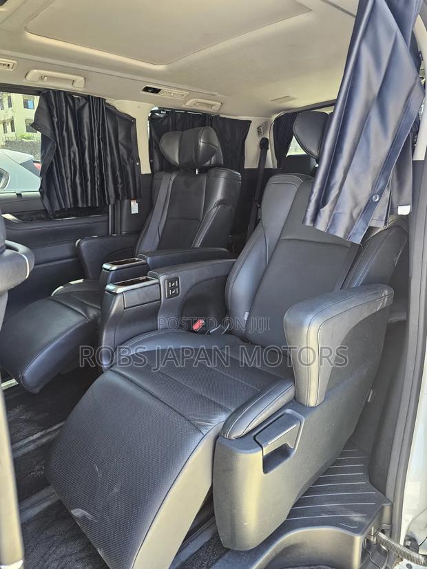 Toyota Alphard 2.5 Petrol AWD 2018 Pearl