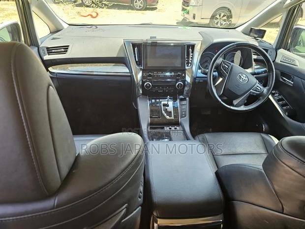 Toyota Alphard 2.5 Petrol AWD 2018 Pearl