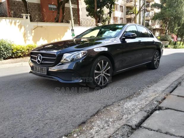 Mercedes-Benz 300E 2019 Black