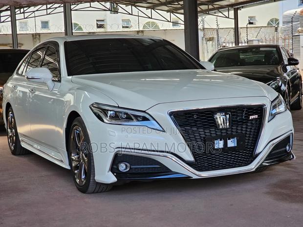Toyota Crown 2019 Off white