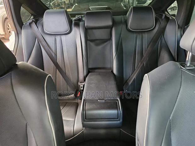 Toyota Crown 2019 Off white