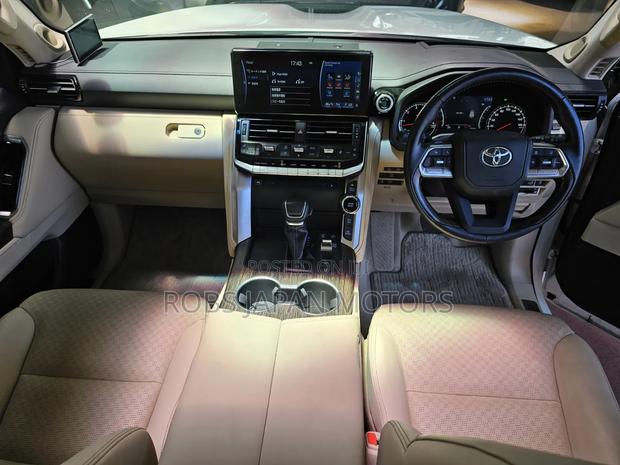Toyota Land Cruiser 3.3 Diesel 4WD 2022 White