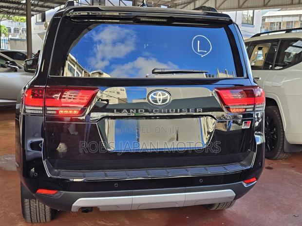Toyota Land Cruiser 3.3 Diesel 4WD 2022 Matt Black
