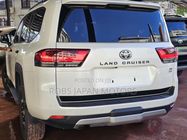 Toyota Land Cruiser 3.3 Diesel 4WD 2022 White