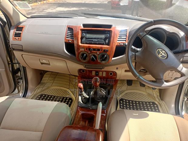 Toyota Hilux 2012 Gold