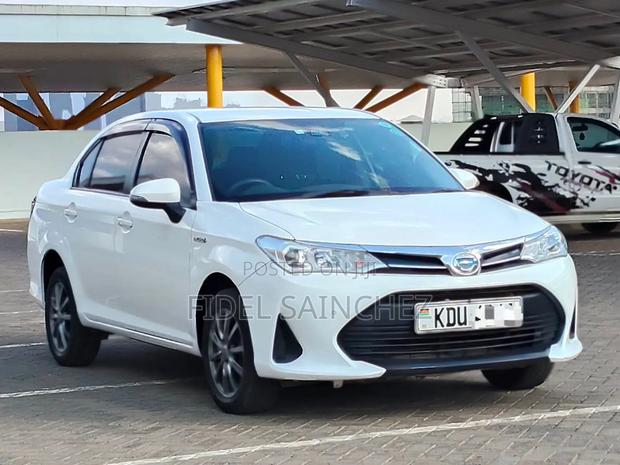 Toyota Axio 1.5 Hybrid 2WD 2018 White