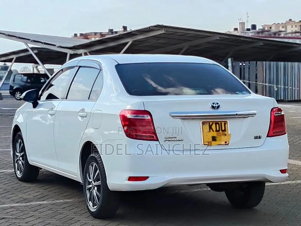 Toyota Axio 1.5 Hybrid 2WD 2018 White