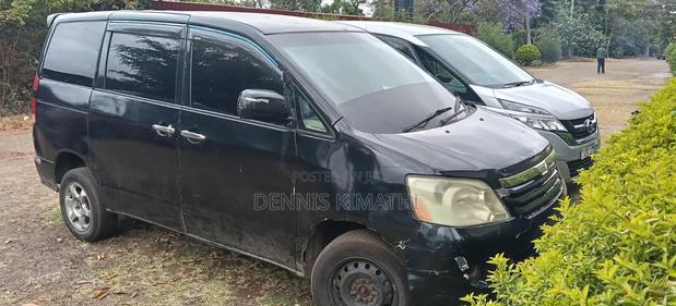 Toyota Noah 2.0 FWD (8 Seater) 2005 Black