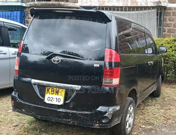 Toyota Noah 2.0 FWD (8 Seater) 2005 Black
