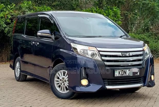 Toyota Noah 2.0 AWD (8 Seater) 2017 Blue