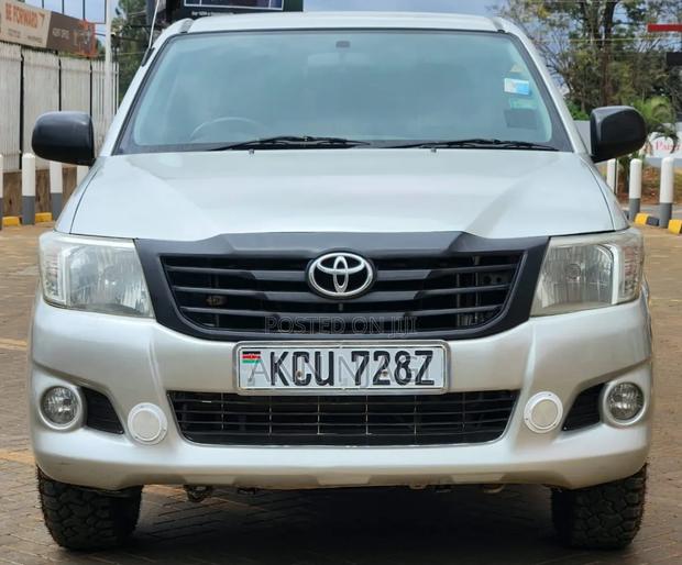 Toyota Hilux 2012 Silver