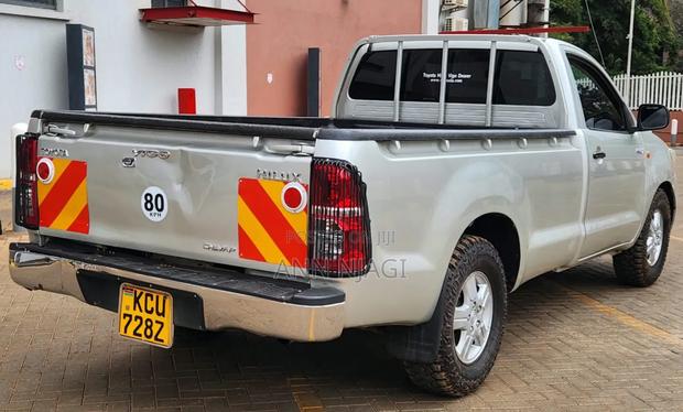 Toyota Hilux 2012 Silver