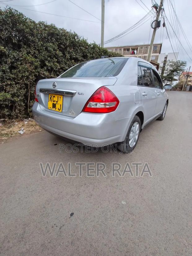 Nissan Tiida 2009 Silver
