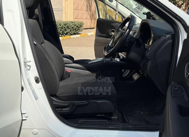 Honda Vezel 2016 White