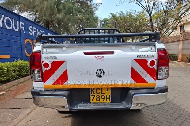 Toyota Hilux 2017 White