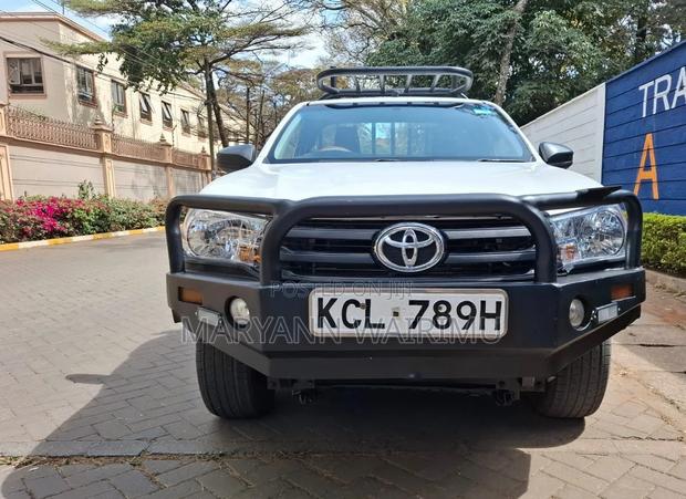 Toyota Hilux 2017 White