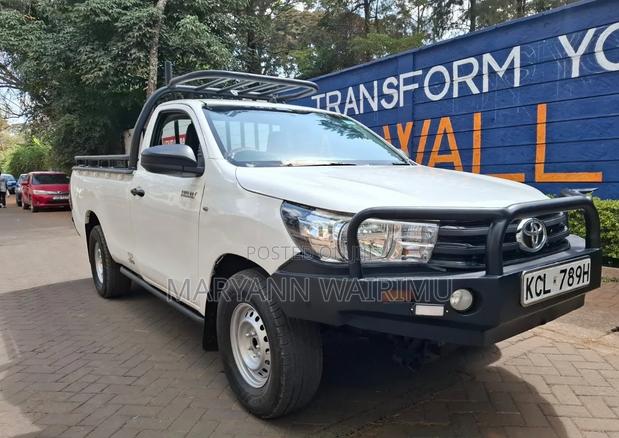 Toyota Hilux 2017 White