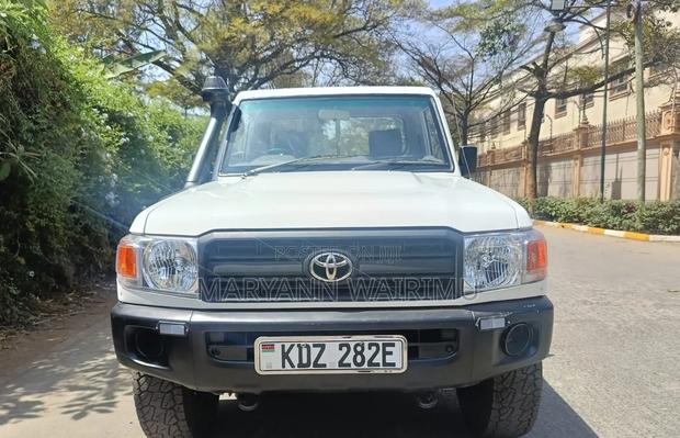 Toyota Land Cruiser 2012 White