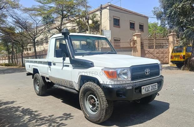 Toyota Land Cruiser 2012 White