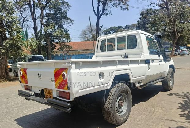 Toyota Land Cruiser 2012 White