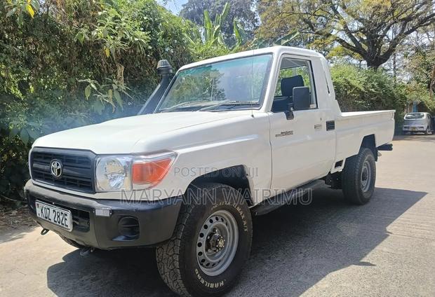 Toyota Land Cruiser 2012 White