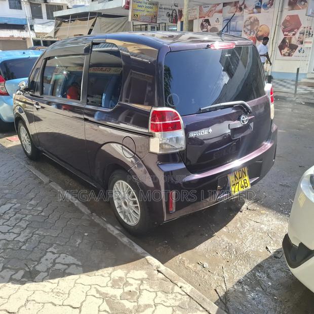 Toyota Spade 1.5 2016 Brown