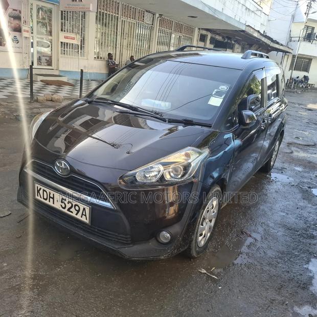 Toyota Sienta 1.5 FWD (6-seater) 2015 Purple