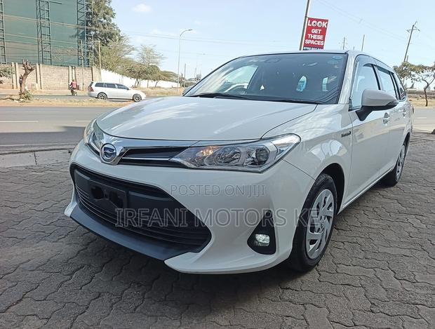 Toyota Corolla Fielder 1.5 Hybrid FWD 2019 White