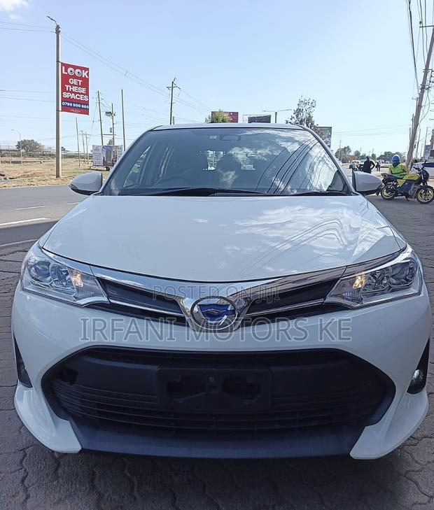 Toyota Corolla Fielder 1.5 Hybrid FWD 2019 White