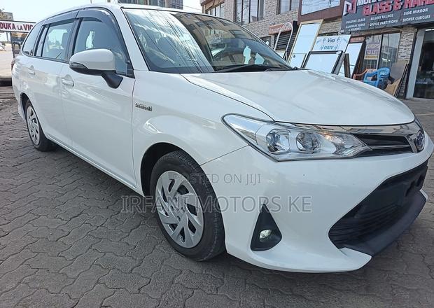 Toyota Corolla Fielder 1.5 Hybrid FWD 2019 White