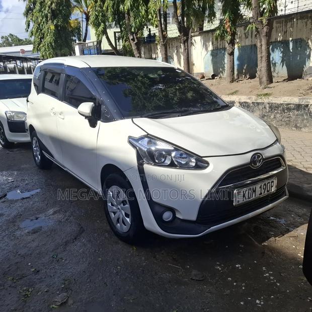 Toyota Sienta 1.5 FWD (6-seater) 2017 White