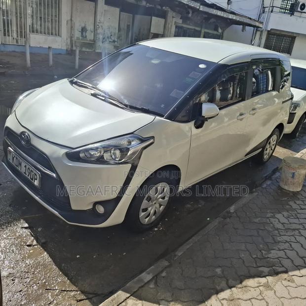 Toyota Sienta 1.5 FWD (6-seater) 2017 White