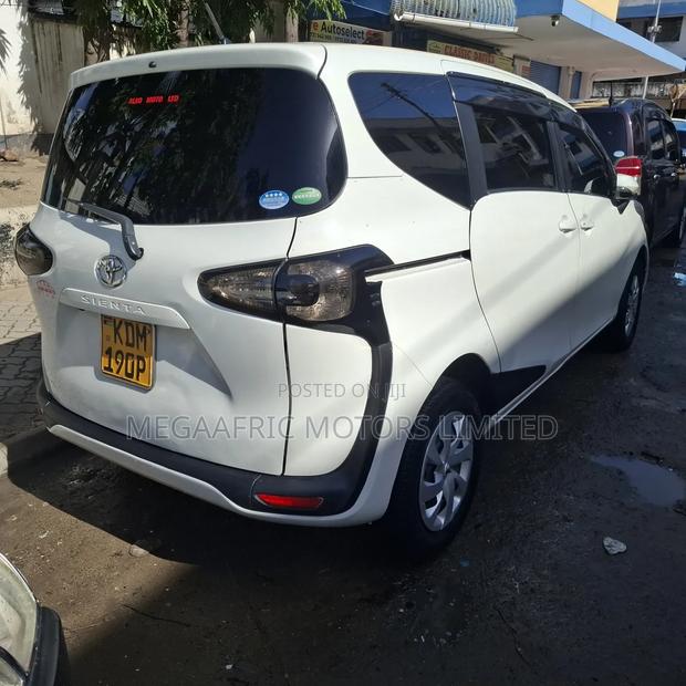Toyota Sienta 1.5 FWD (6-seater) 2017 White